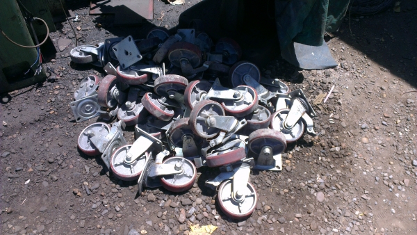 Sell> " New Item " ขายล้อลากอุตสาหกรรม ขนาด 6" นิ้ว มี 16 ชุด ใน 1 ชุด จะมี 4 ล้อครับ 2 ล้อเป็น 2 ล้อตาย ครับ