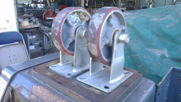 Sell> " New Item " ขายล้อลากอุตสาหกรรม ขนาด 6" นิ้ว มี 16 ชุด ใน 1 ชุด จะมี 4 ล้อครับ 2 ล้อเป็น 2 ล้อตาย ครับ