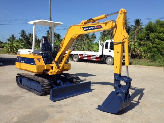 รถขุด แบคโฮล KOMATSU PC30-6 ทำสีใหม่ นำเข้า มือสองจากญี่ปุ่นแท้ๆ