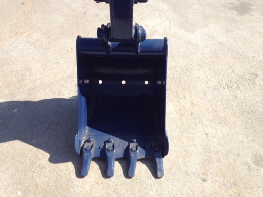 รถขุด แบคโฮล KOMATSU PC30-6 ทำสีใหม่ นำเข้า มือสองจากญี่ปุ่นแท้ๆ