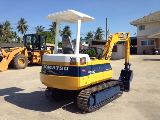 รถขุด แบคโฮล KOMATSU PC30-6 ทำสีใหม่ นำเข้า มือสองจากญี่ปุ่นแท้ๆ