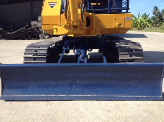 รถขุด แบคโฮล KOMATSU PC30-6 ทำสีใหม่ นำเข้า มือสองจากญี่ปุ่นแท้ๆ