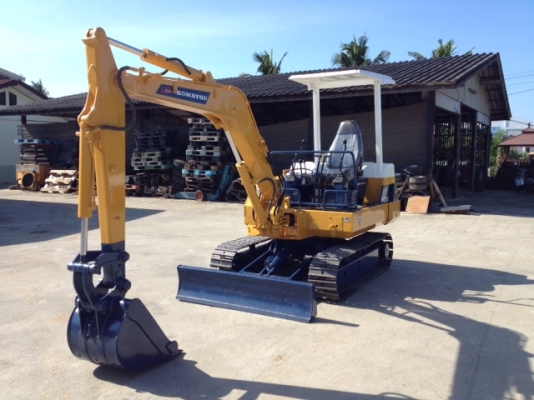 รถขุด แบคโฮล KOMATSU PC30-6 ทำสีใหม่ นำเข้า มือสองจากญี่ปุ่นแท้ๆ