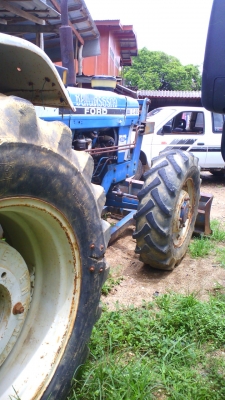 รถไถ FORD 6610 4WD รถสวย สภาพเดิม ๆ อุปกรณ์แถมฟรีมี ใบดันหน้า และ ผานสาม 3 CMT มีเอกสารอินวอยล์