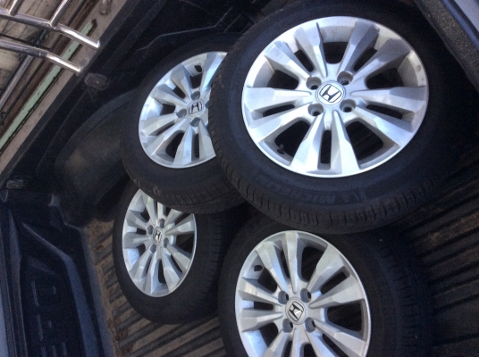 ขายแม็กhonda city ขอบ15 พร้อมยางปี13 ถูก