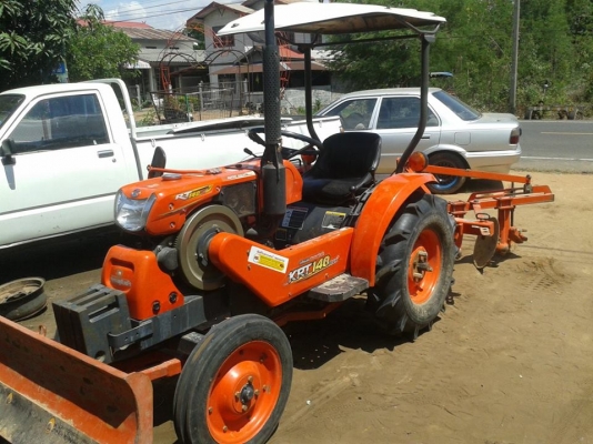 รถไถ่krt140plusรถสวยพร้อมใช้อุปกรณ์ประกอบด้วย ดันหน้า พาล3ล้อเหล็ก คราด ตัวลากพ่วง