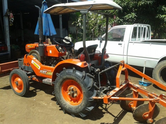 รถไถ่krt140plusรถสวยพร้อมใช้อุปกรณ์ประกอบด้วย ดันหน้า พาล3ล้อเหล็ก คราด ตัวลากพ่วง