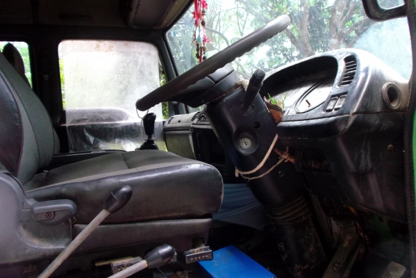 ขายรถสิบล้อUD260แรงเทนเลอร์ลากแบคโฮPC200วางหัวเดก้า