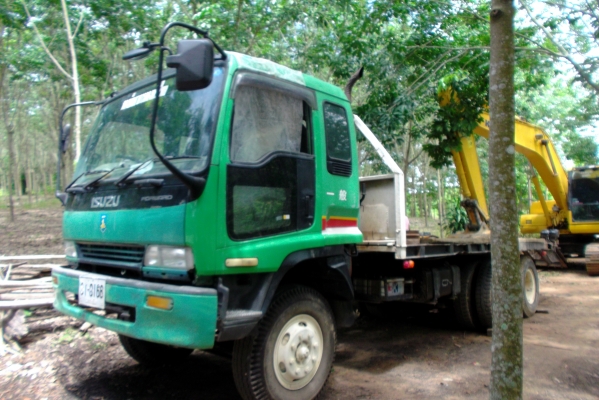 ขายรถสิบล้อUD260แรงเทนเลอร์ลากแบคโฮPC200วางหัวเดก้า