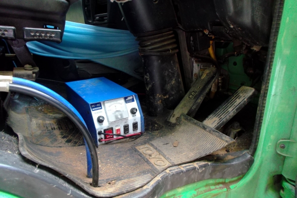 ขายรถสิบล้อUD260แรงเทนเลอร์ลากแบคโฮPC200วางหัวเดก้า