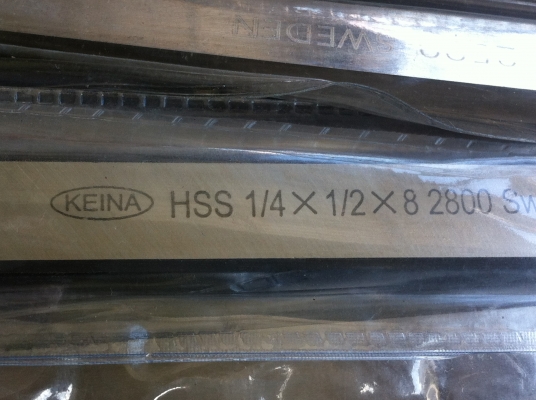 มีดกลึงเกรดความแข็ง 2500  ขนาด 1/4 * 1/4 * 8 ของสวีเดน และมีอีกหลายความหนาและหลายรุ่น