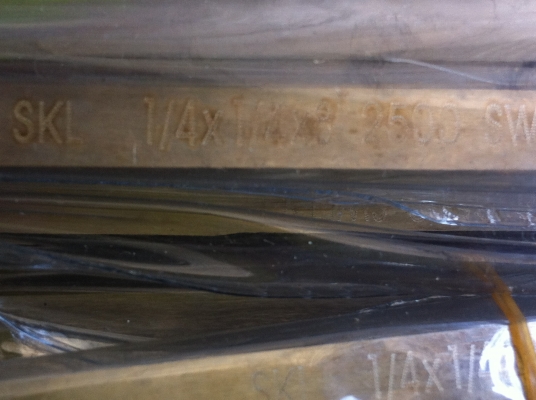 มีดกลึงเกรดความแข็ง 2500  ขนาด 1/4 * 1/4 * 8 ของสวีเดน และมีอีกหลายความหนาและหลายรุ่น