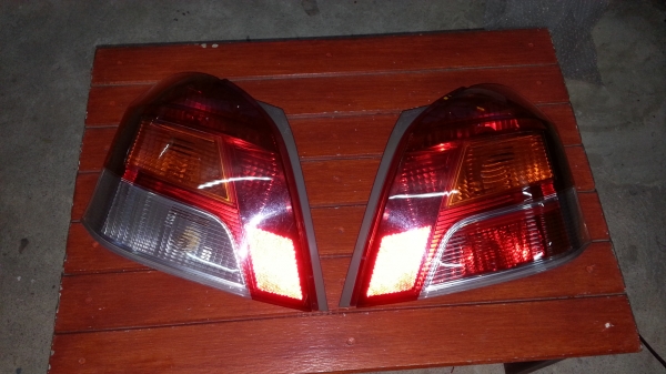 ไฟท้ายยาริส ตัวแรก ของแท้ถอด ขั้วหลอดครบ