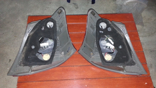 ไฟท้ายยาริส ตัวแรก ของแท้ถอด ขั้วหลอดครบ ไฟท้ายยาริส ตัวแรก ของแท้ถอด ขั้วหลอดครบ