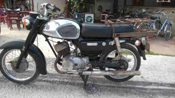 ขายk125 m1เครื่องดีขี่ได้เลยมีเล่มทะเบียนขาย13900สนใจ0853647170