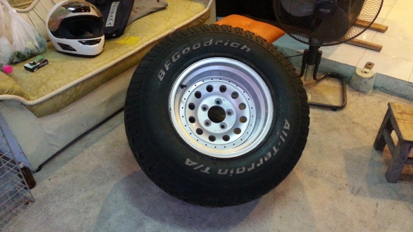 เศษล้อหยดน้ำขอบ15 ติดยาง BF เอาไปทำเป็นยางอะไหล่ ขาย 1900 บาท