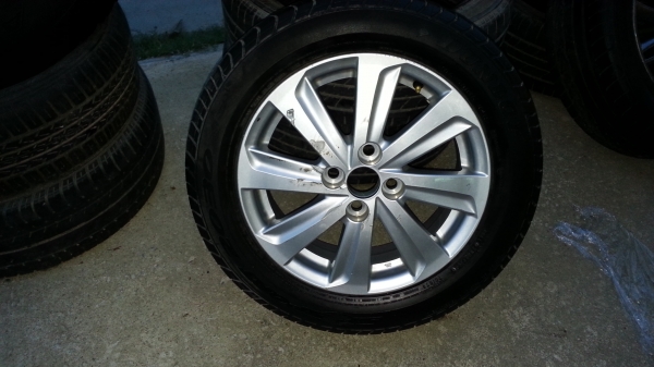 เศษล้อหยดน้ำขอบ15 ติดยาง BF เอาไปทำเป็นยางอะไหล่ ขาย 1900 บาท