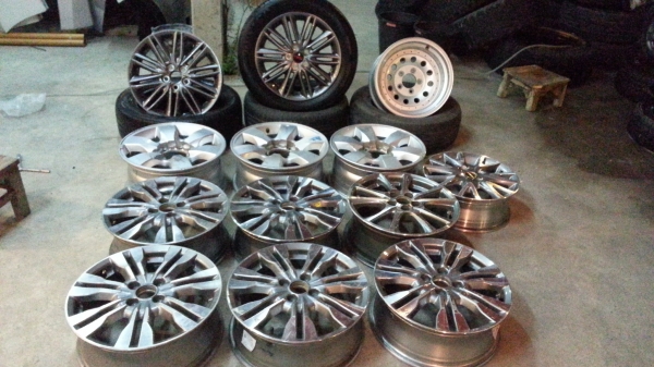 เศษล้อหยดน้ำขอบ15 ติดยาง BF เอาไปทำเป็นยางอะไหล่ ขาย 1900 บาท