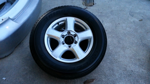 เศษล้อหยดน้ำขอบ15 ติดยาง BF เอาไปทำเป็นยางอะไหล่ ขาย 1900 บาท
