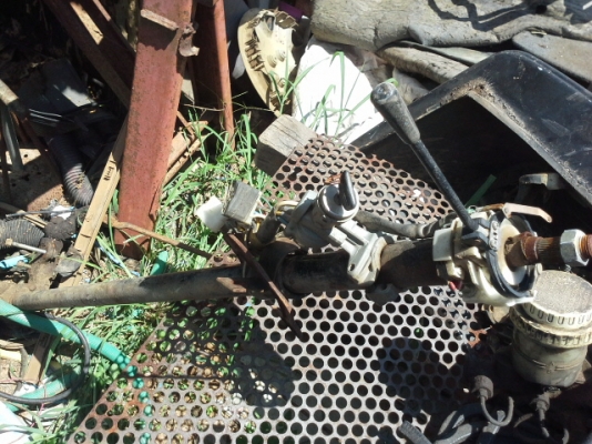 ขายกระปุกพวงมาลัยดัสสันช้างเหยียบ620 สวยๆแน่นๆพร้อมใช้2500-