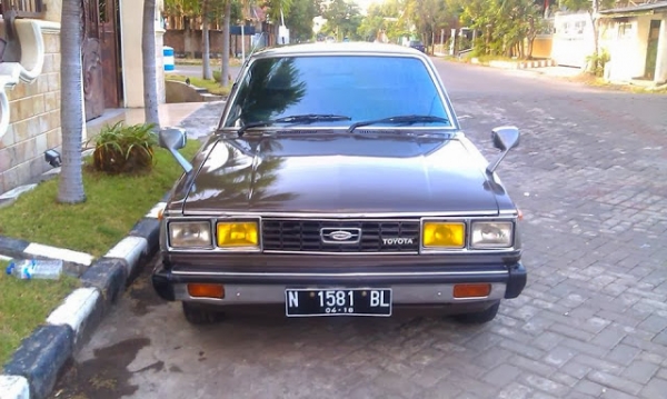 ขายชุดไฟหน้าหลังแท้ โตโยต้าrt132สภาพสวยๆหายาก