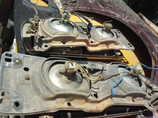 ขายชุดไฟหน้าหลังแท้ โตโยต้าrt132สภาพสวยๆหายาก