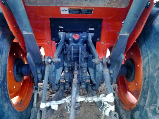 ขายแทรกเตอร์คูโบต้า L3608 4WD  มีใบมีดดันดินพร้อมผาล5*22พร้อมใช้งานครับ