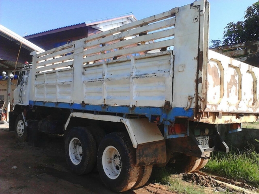 **840,000 บ.ต่อรอง**ขาย10ล้อ2เพลาดั้ม HINO FM227LD (SUMO) 220HP ปี33 เครื่องเดิมเกียร์เดิม EM100 220แรง เกียร์เดิม เครื่องแน่นๆ แรงดี เกียร์ไม่หลุด สโลวเดิม ช่วงล่าง2เพลาเดิม คัสซีสวยเดิมไม่ปะไม่ดาม กระบะดั้มเหล็กสภาพดี พื้นดีข้างดี ดั้มดี ไม่ยุบ หัวเก๋งด