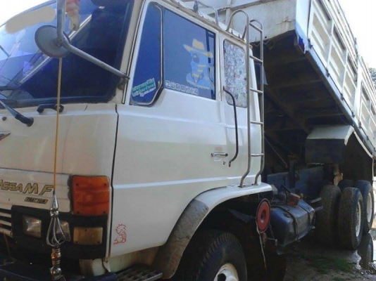 **840,000 บ.ต่อรอง**ขาย10ล้อ2เพลาดั้ม HINO FM227LD (SUMO) 220HP ปี33 เครื่องเดิมเกียร์เดิม EM100 220แรง เกียร์เดิม เครื่องแน่นๆ แรงดี เกียร์ไม่หลุด สโลวเดิม ช่วงล่าง2เพลาเดิม คัสซีสวยเดิมไม่ปะไม่ดาม กระบะดั้มเหล็กสภาพดี พื้นดีข้างดี ดั้มดี ไม่ยุบ หัวเก๋งด