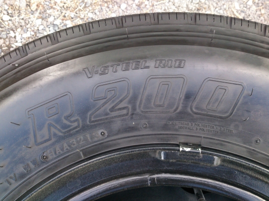 ขายยางถอดป้ายแดงพร้อมกะทะเหล็ก 6รู ยางบริสโตน 700R16  ยางสัปดาห์ที่32 ปี13 สวยๆ จำนวน 5 เส้น