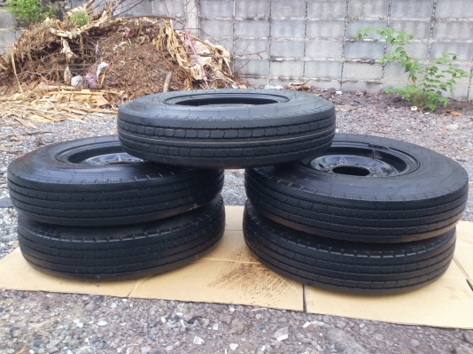 ขายยางถอดป้ายแดงพร้อมกะทะเหล็ก 6รู ยางบริสโตน 700R16  ยางสัปดาห์ที่32 ปี13 สวยๆ จำนวน 5 เส้น