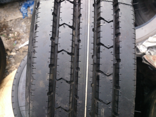 ขายยางถอดป้ายแดงพร้อมกะทะเหล็ก 6รู ยางบริสโตน 700R16  ยางสัปดาห์ที่32 ปี13 สวยๆ จำนวน 5 เส้น