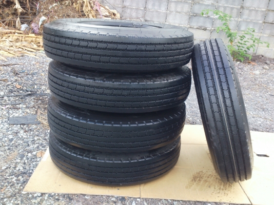 ขายยางถอดป้ายแดงพร้อมกะทะเหล็ก 6รู ยางบริสโตน 700R16  ยางสัปดาห์ที่32 ปี13 สวยๆ จำนวน 5 เส้น