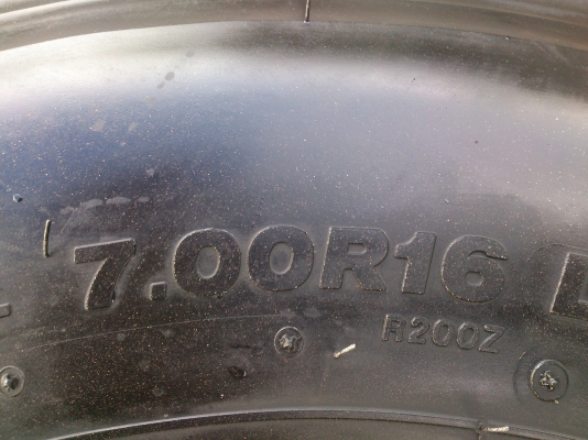 ขายยางถอดป้ายแดงพร้อมกะทะเหล็ก 6รู ยางบริสโตน 700R16  ยางสัปดาห์ที่32 ปี13 สวยๆ จำนวน 5 เส้น