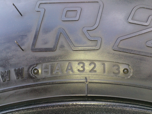 ขายยางถอดป้ายแดงพร้อมกะทะเหล็ก 6รู ยางบริสโตน 700R16  ยางสัปดาห์ที่32 ปี13 สวยๆ จำนวน 5 เส้น