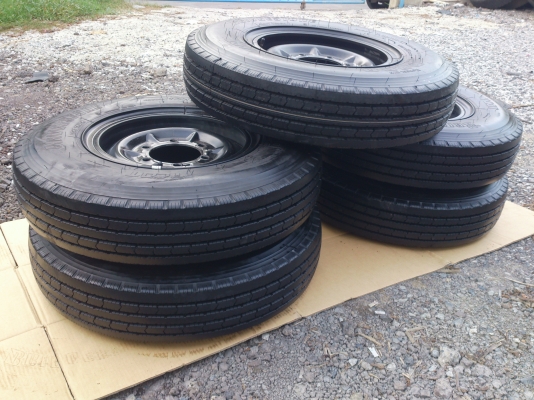 ขายยางถอดป้ายแดงพร้อมกะทะเหล็ก 6รู ยางบริสโตน 700R16  ยางสัปดาห์ที่32 ปี13 สวยๆ จำนวน 5 เส้น