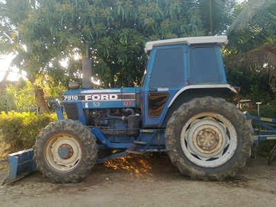 ขายรถไถฟอร์ด 7910 6 สูบ ZF พร้อมใบดัน ราคา 600,000 บาท
