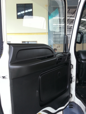 หัวเก๋งเดสก้าตัดติดแชชซี ตรงรุ่นบ้านเรา  ประตูซ้ายทึบ สภาพ 95\% เก่านอก