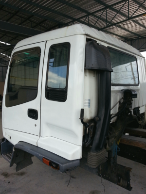 หัวเก๋งเดสก้าตัดติดแชชซี ตรงรุ่นบ้านเรา  ประตูซ้ายทึบ สภาพ 95\% เก่านอก