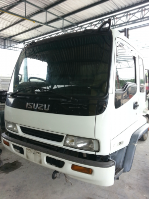 หัวเก๋งเดสก้าตัดติดแชชซี ตรงรุ่นบ้านเรา  ประตูซ้ายทึบ สภาพ 95\% เก่านอก