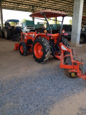 (ขายแล้วครับไปน้ำพอง)คูโบต้ามือ 2 รุ่น L3608 4 WD 2 เพลาพร้อมใบมีดดันหน้าและผานพรวน 6 ตราช้างราคา 353000.- สภาพสวยๆ