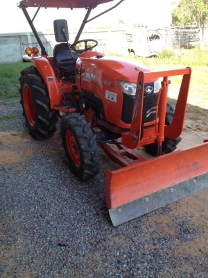 (ขายแล้วครับไปน้ำพอง)คูโบต้ามือ 2 รุ่น L3608 4 WD 2 เพลาพร้อมใบมีดดันหน้าและผานพรวน 6 ตราช้างราคา 353000.- สภาพสวยๆ