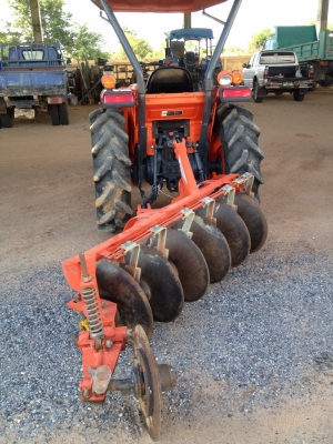 (ขายแล้วครับไปน้ำพอง)คูโบต้ามือ 2 รุ่น L3608 4 WD 2 เพลาพร้อมใบมีดดันหน้าและผานพรวน 6 ตราช้างราคา 353000.- สภาพสวยๆ