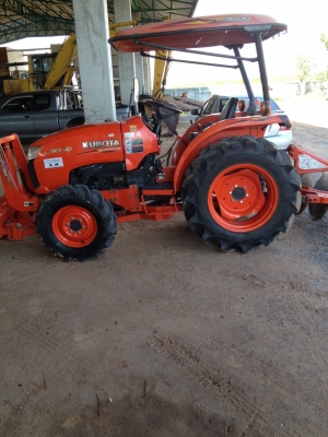 (ขายแล้วครับไปน้ำพอง)คูโบต้ามือ 2 รุ่น L3608 4 WD 2 เพลาพร้อมใบมีดดันหน้าและผานพรวน 6 ตราช้างราคา 353000.- สภาพสวยๆ