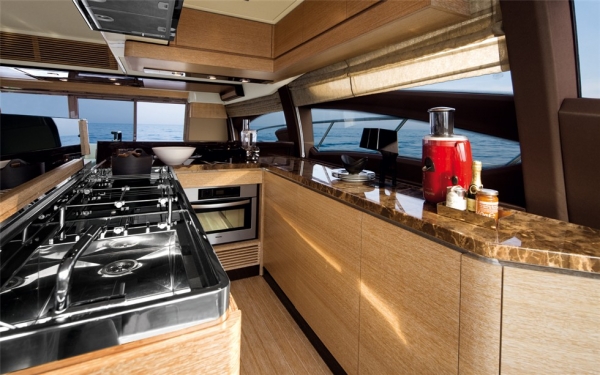 เรือ Azimut 64 สนใจติดต่อ 090-2681-669