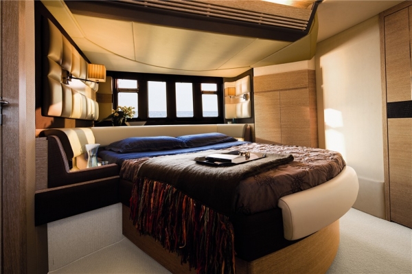 เรือ Azimut 64 สนใจติดต่อ 090-2681-669