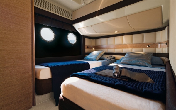 เรือ Azimut 64 สนใจติดต่อ 090-2681-669