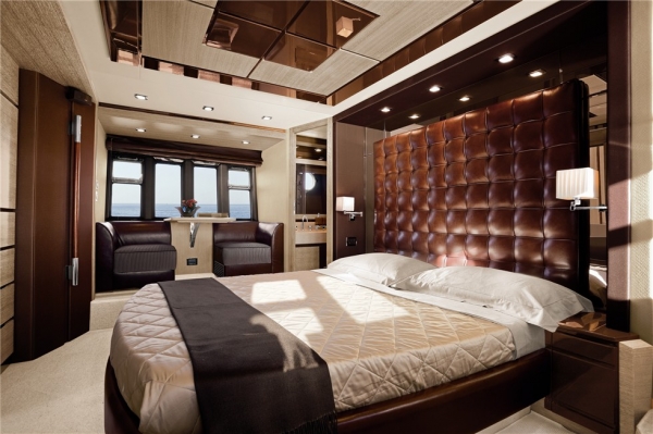 เรือ Azimut 70 สนใจติดต่อ 090-2681-669