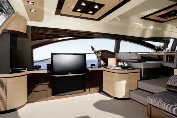 เรือ Azimut 70 สนใจติดต่อ 090-2681-669