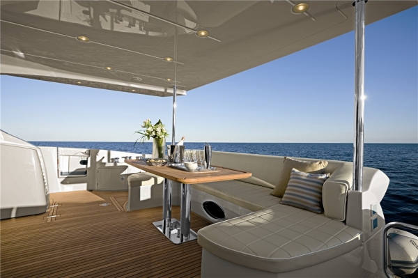 เรือ Azimut 70 สนใจติดต่อ 090-2681-669